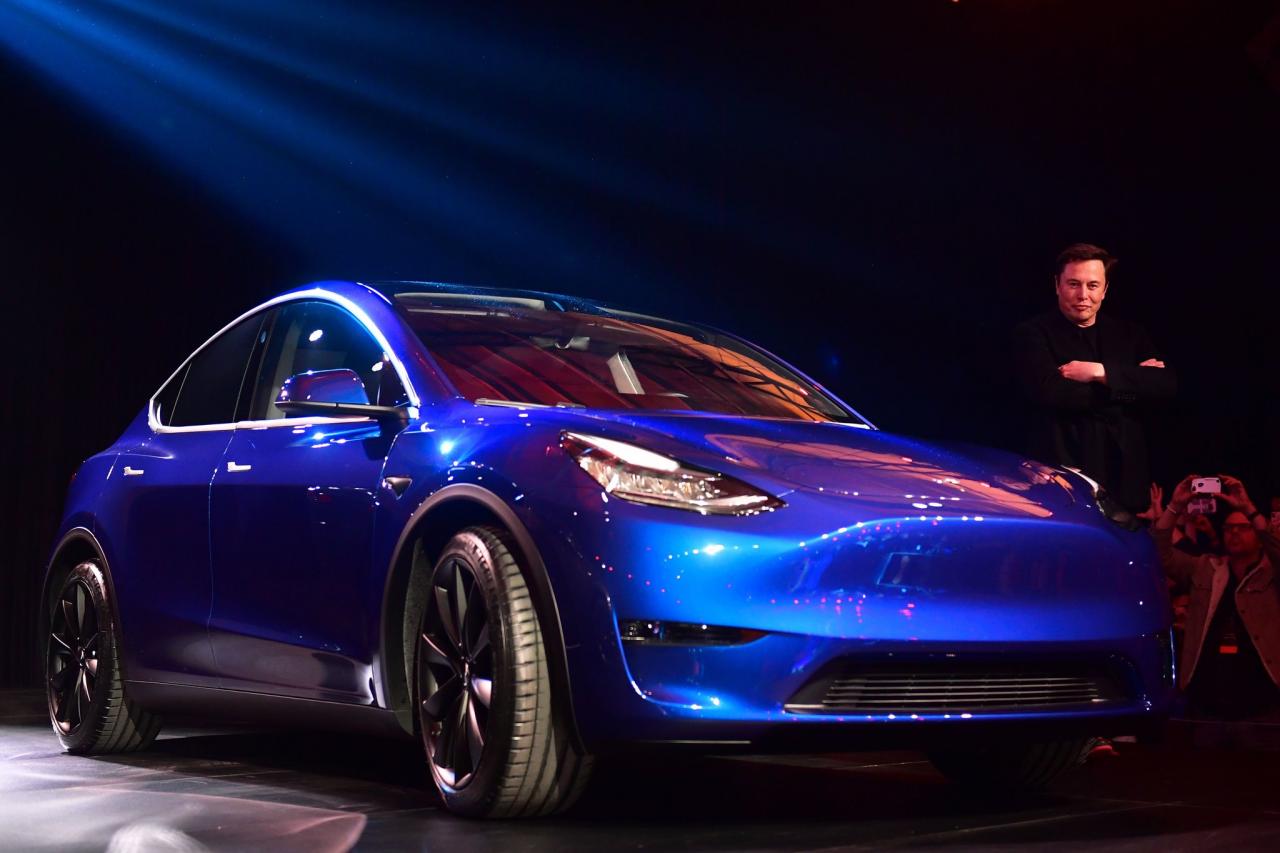 Tesla Model Y, a New S.U.V., Is Unveiled Amid Mounting Challenges - The New York Times