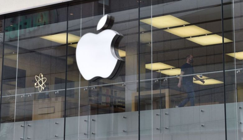 Apple sues ex-employee, says he leaked secrets to media
