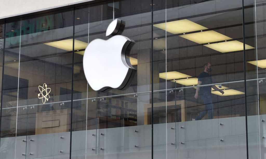Apple sues ex-employee, says he leaked secrets to media